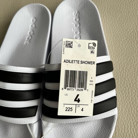 NWT - Adidas Sandals - Junior Size 4 / Women Size 5.5 - Picture 3 of 3